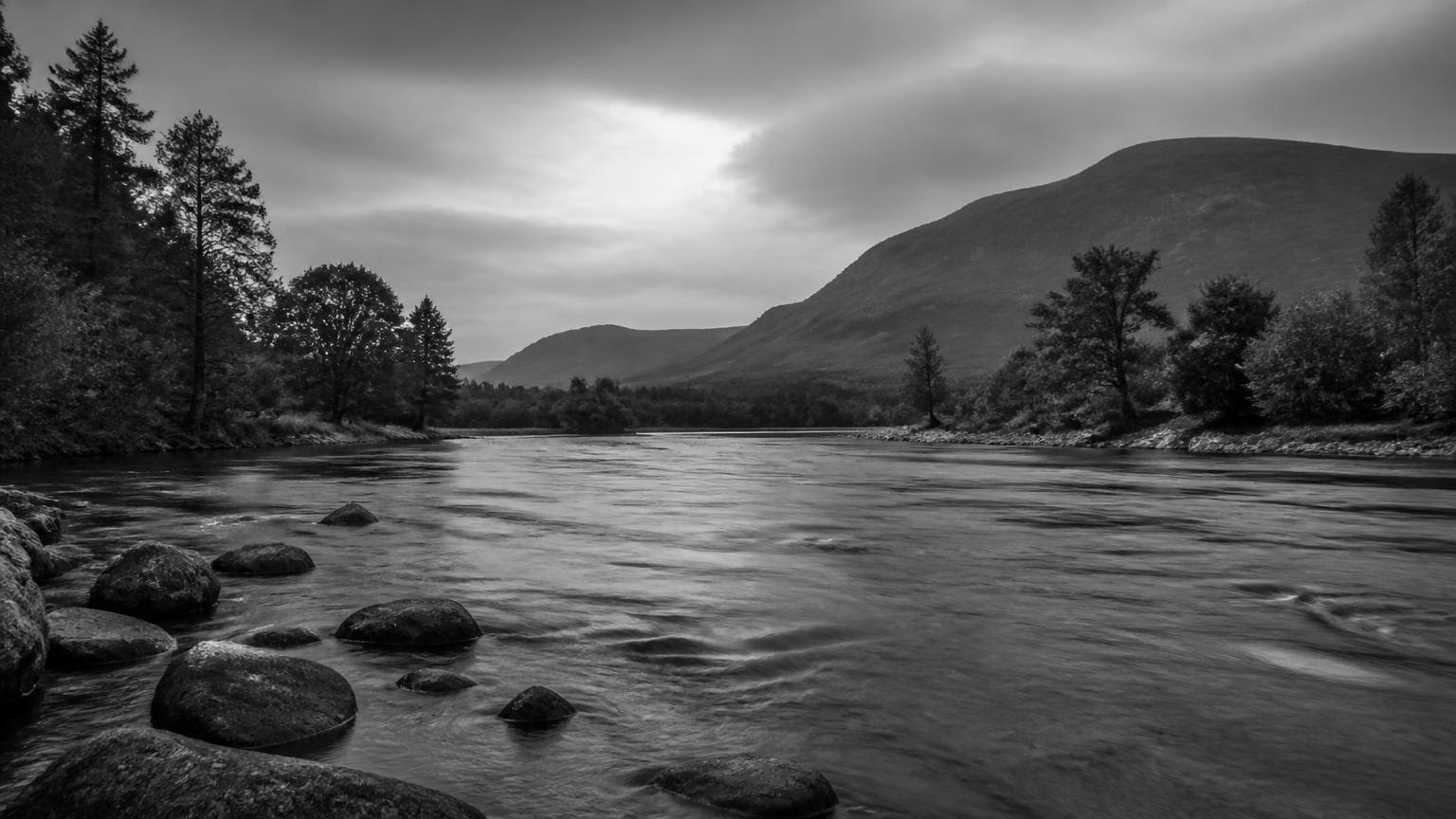 Fleuve en noir et blanc